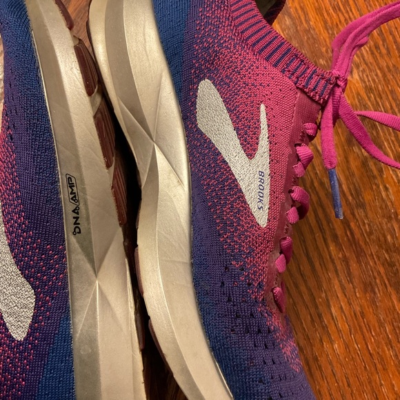 Brooks Levitate 2 DNA AMP Violet Blue Pink & Silver Sharp Running Shoes! - Picture 7 of 16